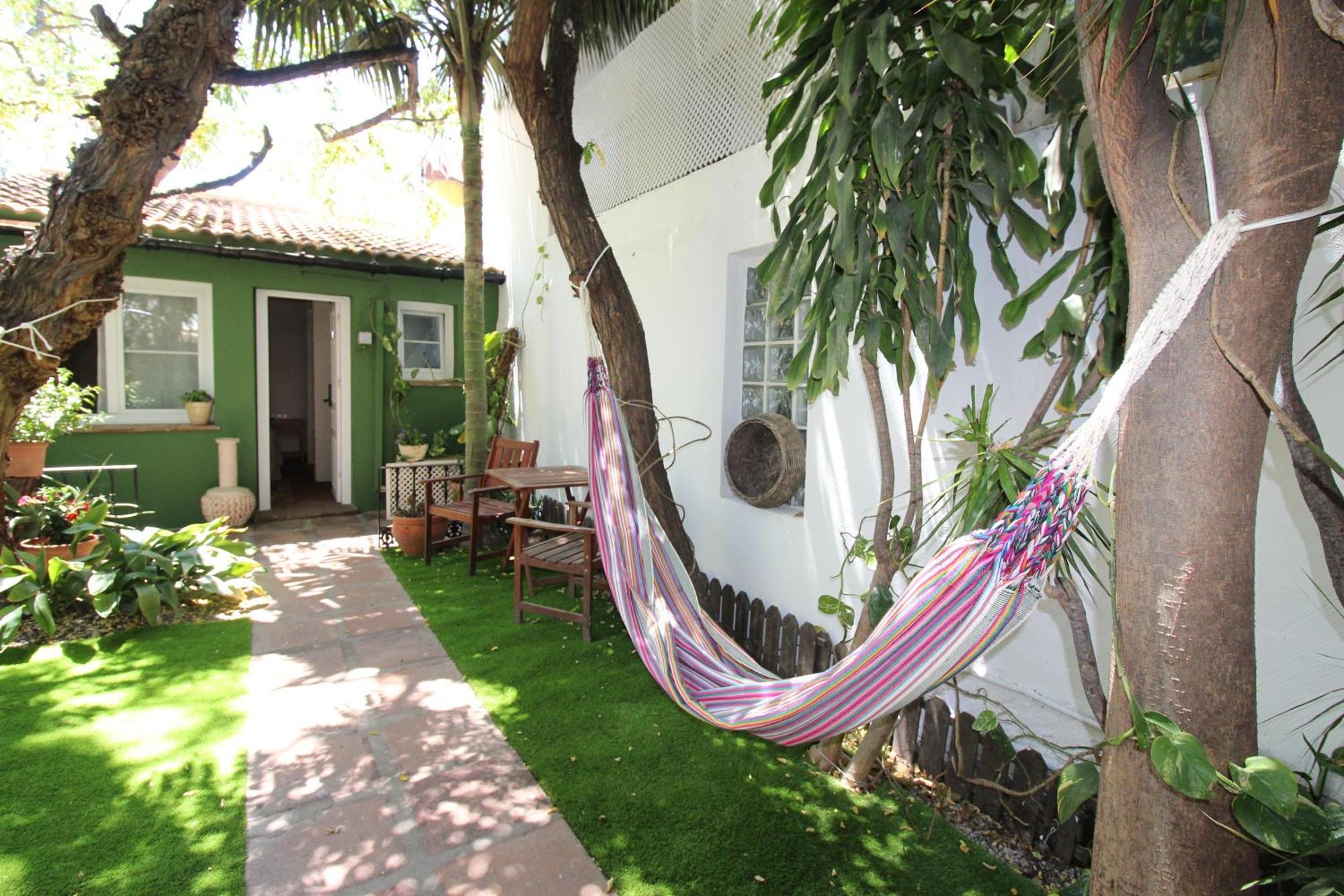 Hostal Las Acacias Malaga Exterior photo